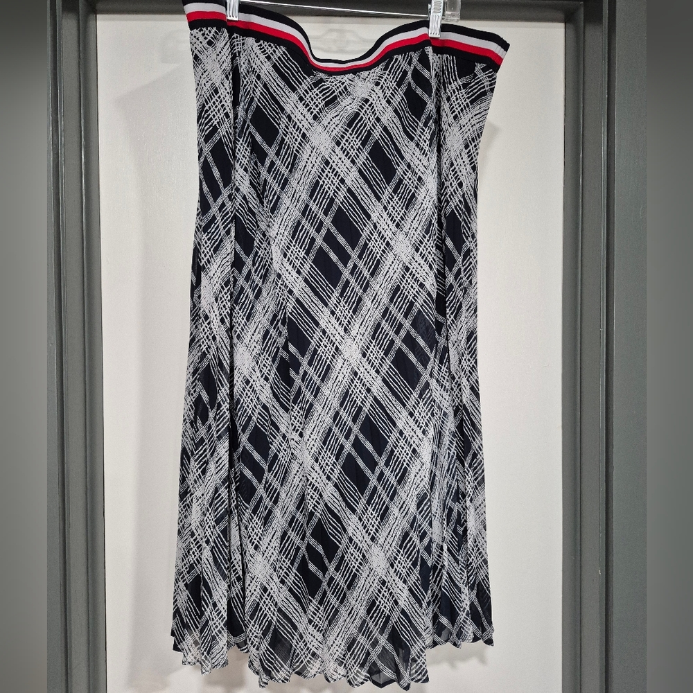 EUC Tommy Hilfiger Plus Size Skirt